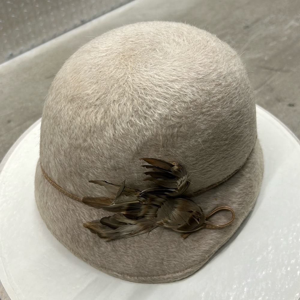 Eugenia Kim Hat Beige w Tan Feather Accent (box included)